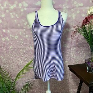 Lululemon athletic wear.  Size tag missing guessing Medium.